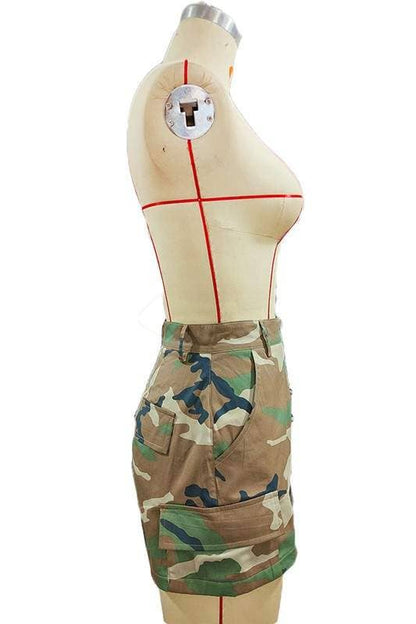 Camouflage pockets shorts