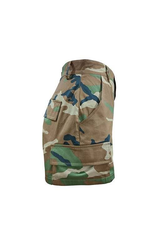 Camouflage pockets shorts