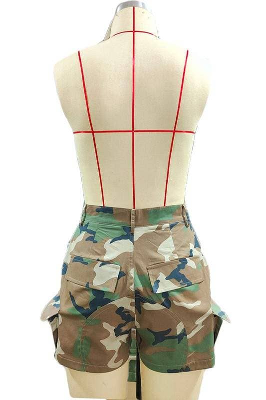 Camouflage pockets shorts