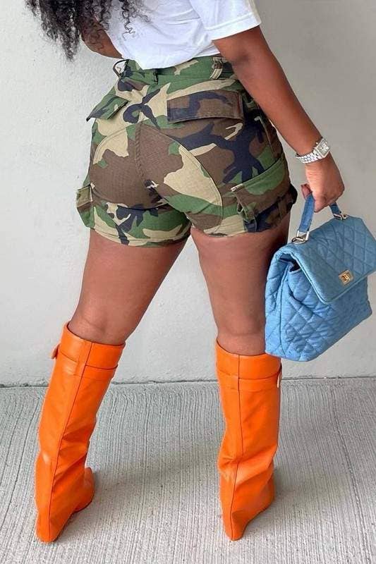 Camouflage pockets shorts