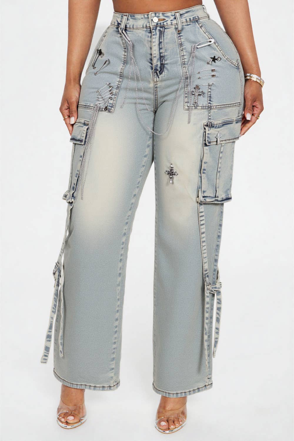 METAL SAFTY PIN DETAILED CARGO JEANS